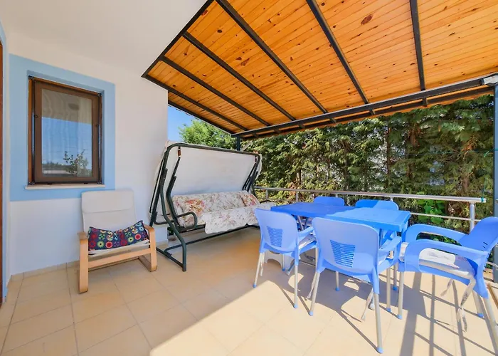 Talia Deniz Manzarali *